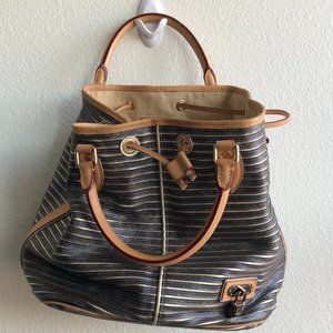 Spring-Summer 2010 Louis Vuitton Eden Drawstring Bucket Bag with Strap